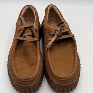 Clarks women’s Tan Leather Loafers